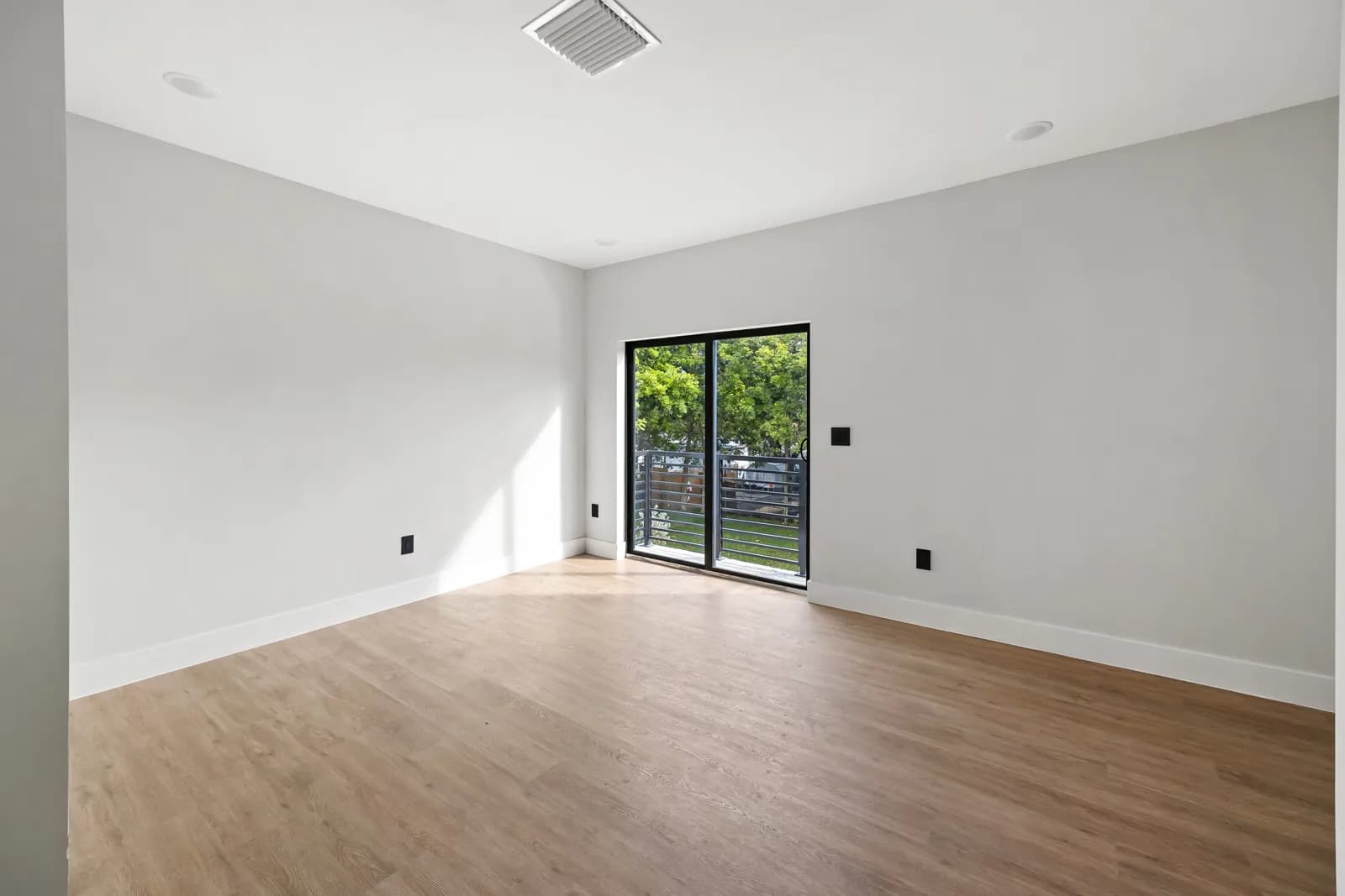 Exclusive Residences in Hallandale Beach